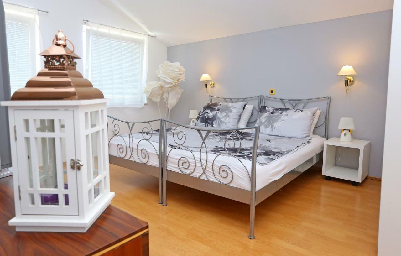 Studio Apartment Grey Split Ngoại thất bức ảnh