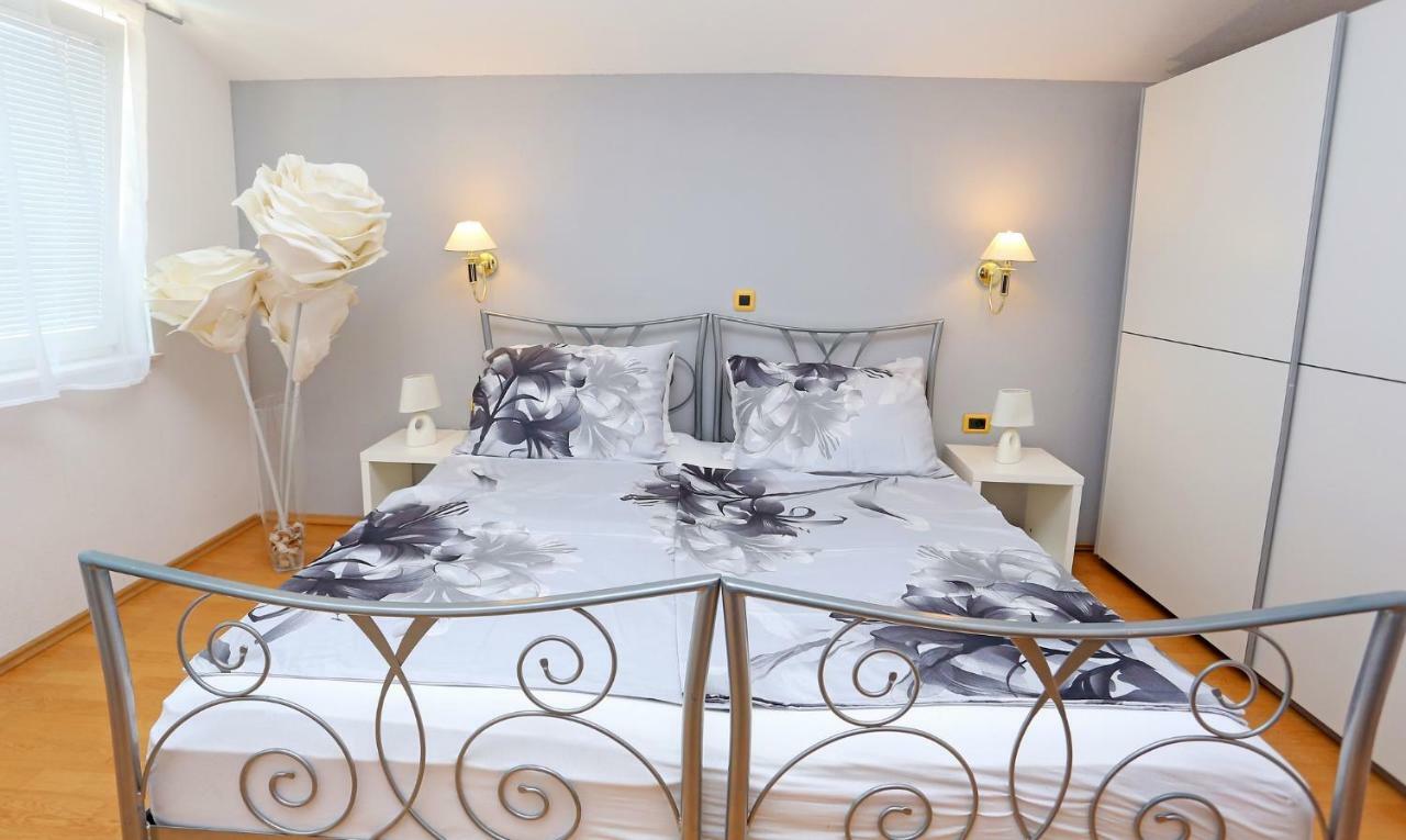 Studio Apartment Grey Split Ngoại thất bức ảnh