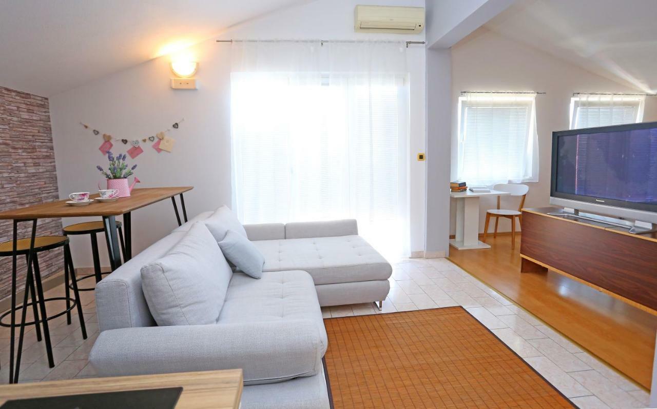Studio Apartment Grey Split Ngoại thất bức ảnh